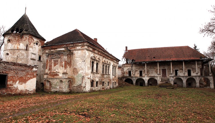 Pomoryany palace
