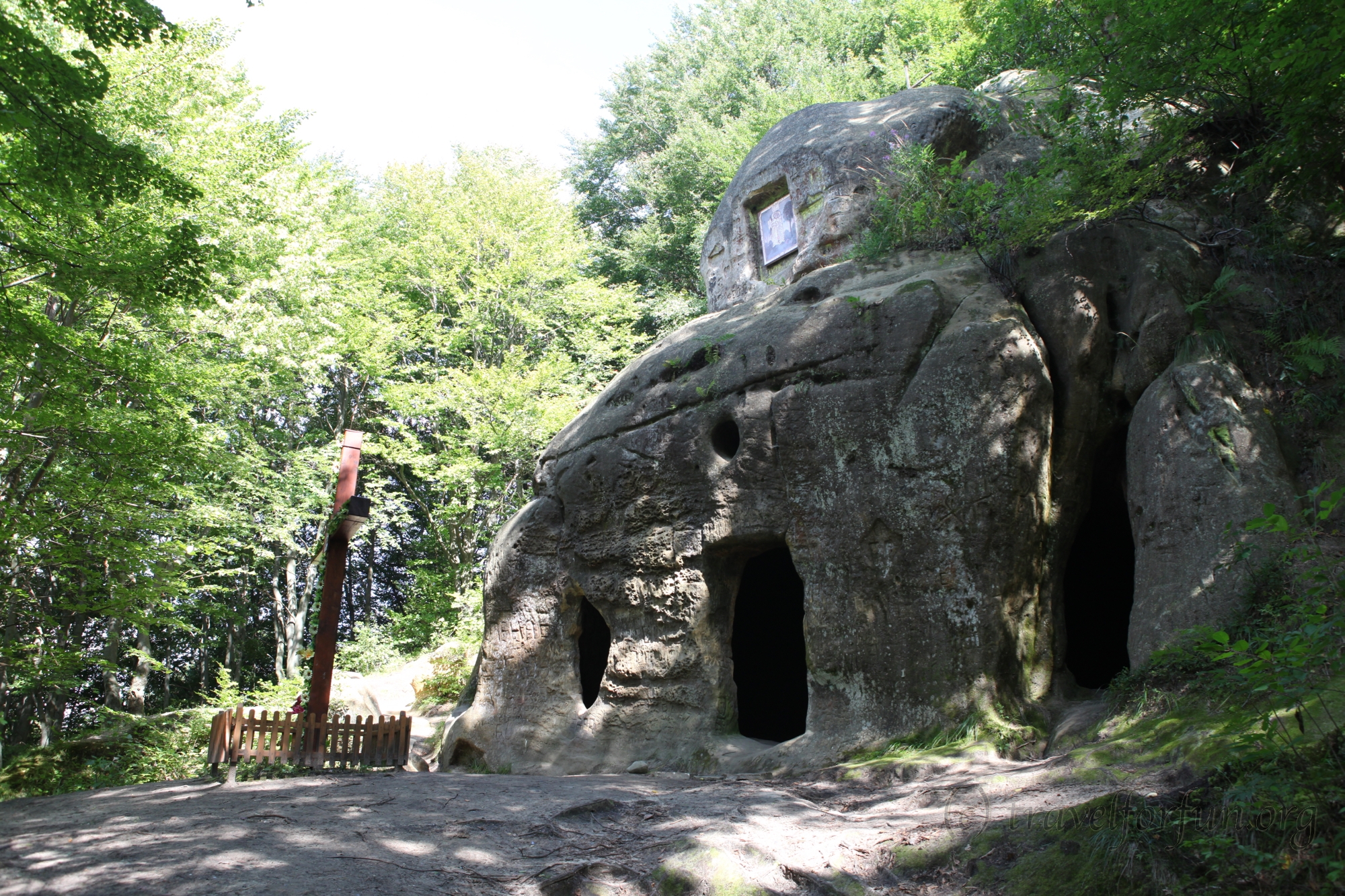 Печерний монастир в Розгірче