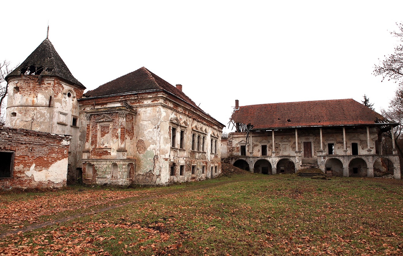 Pomoryany palace