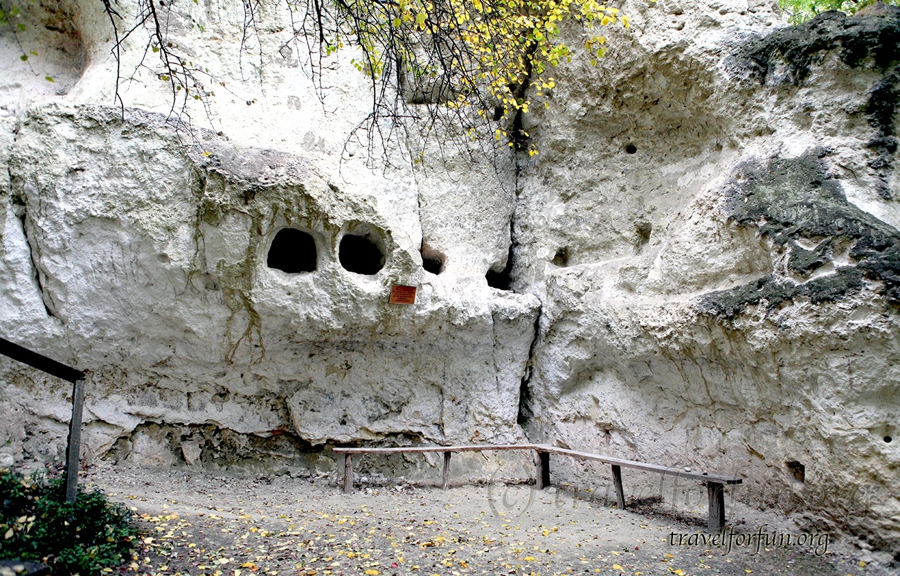 Бакотський Свято-Михайлівський печерний монастир