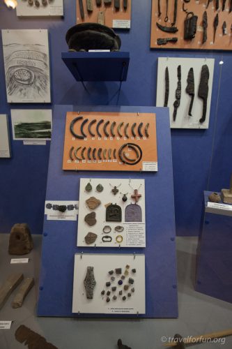Экспонаты каменного века музея Дубно
